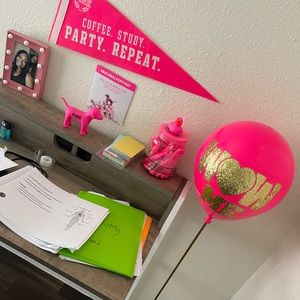 Not For Sale Just Showing I finally Got my Vs Pink Balloon Stand 😍